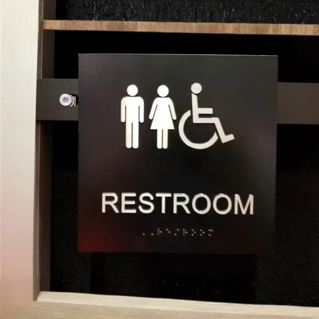 braille-restroom-sign