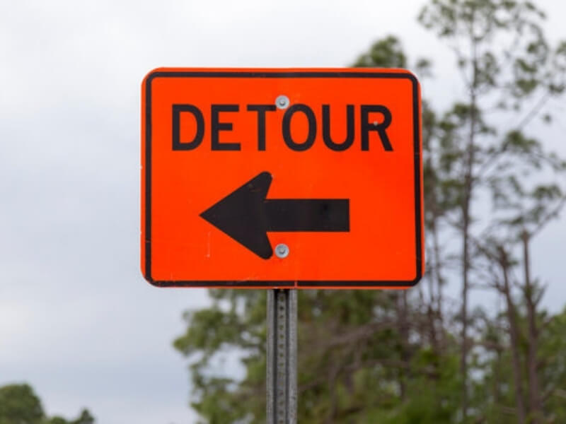 detour arrow signs
