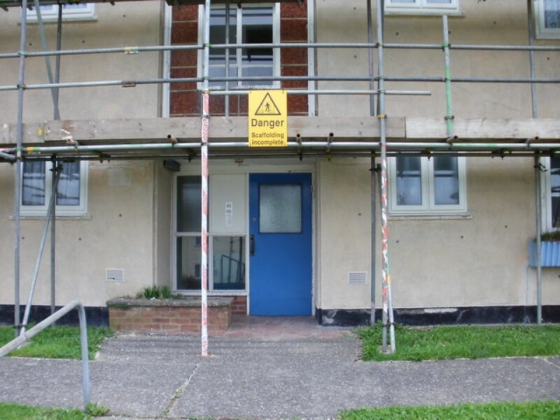 danger scaffolding incomplete sign