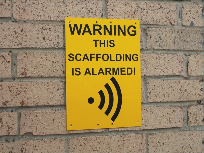 warning this scaffolding is alarmed