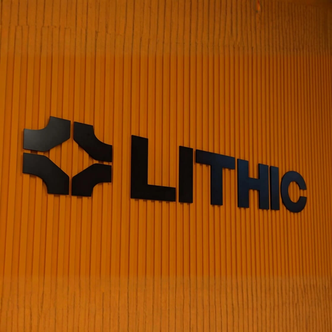 custom-plastic-letters